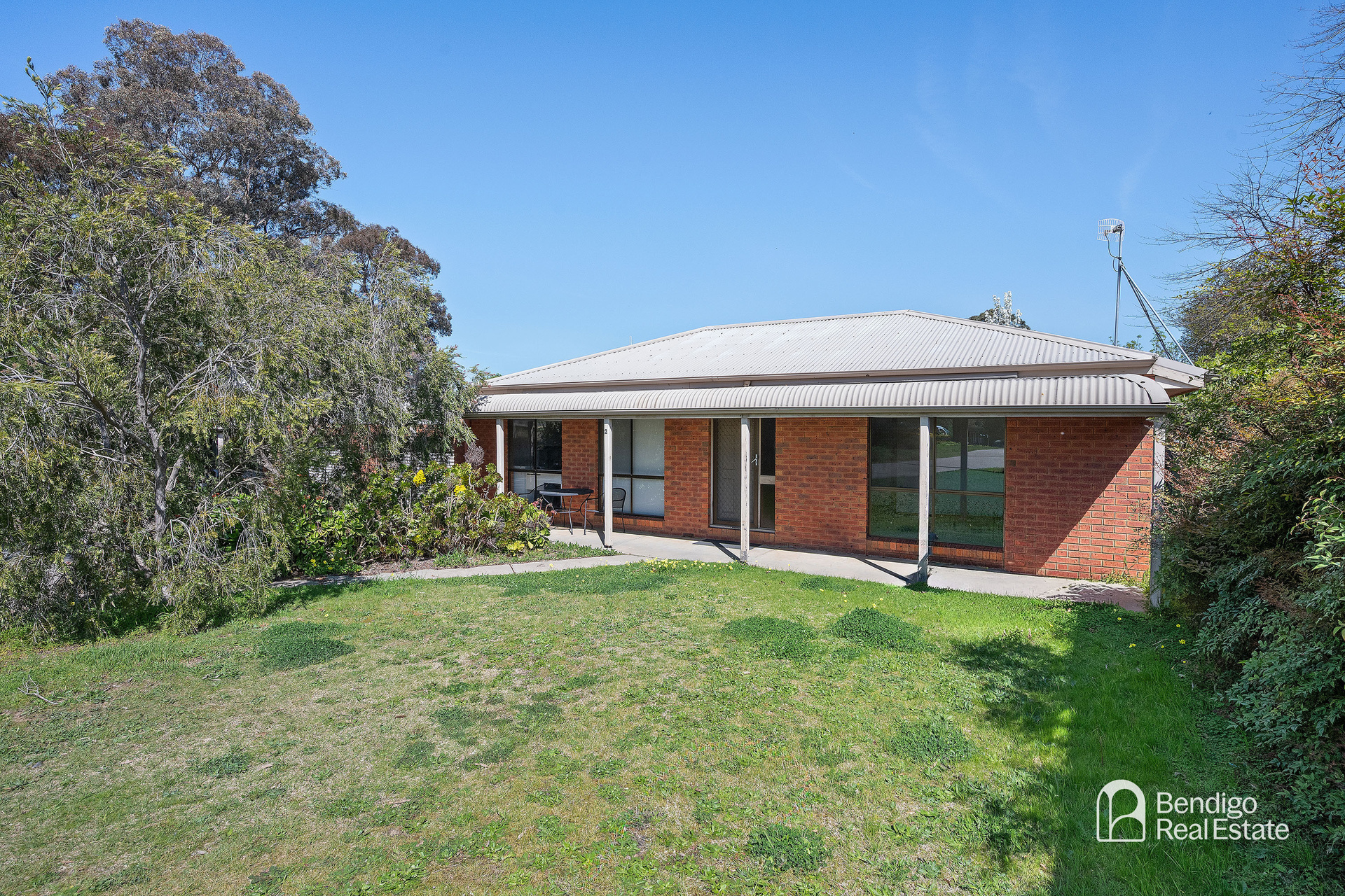 2/2 Towers Street, Flora Hill - Image 1